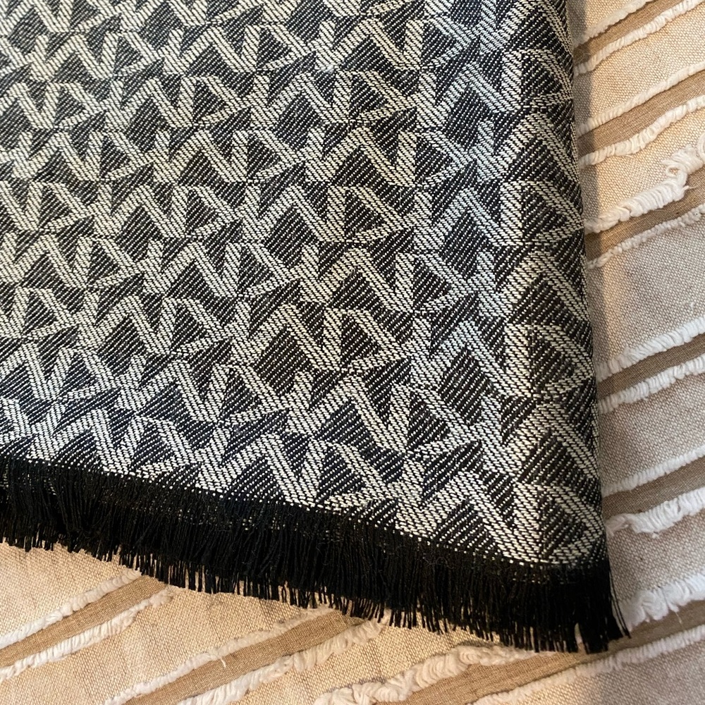 Michael Kors oversized scarf - black and silver